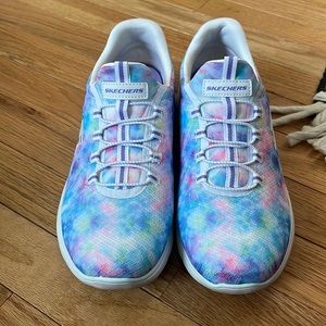 women’s tie dye skechers